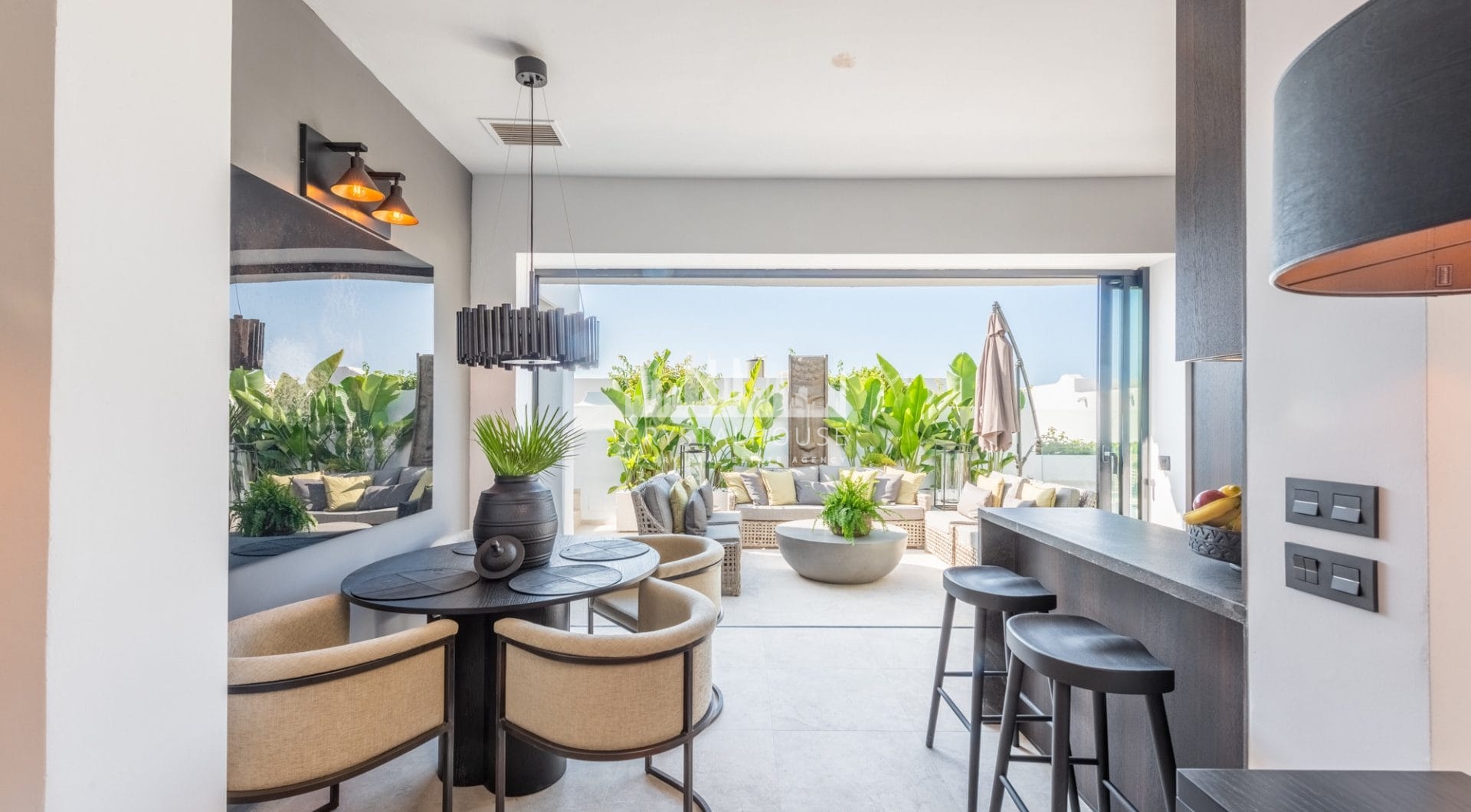 Dom szeregowy na sprzedaz w El Oasis Club, Marbella