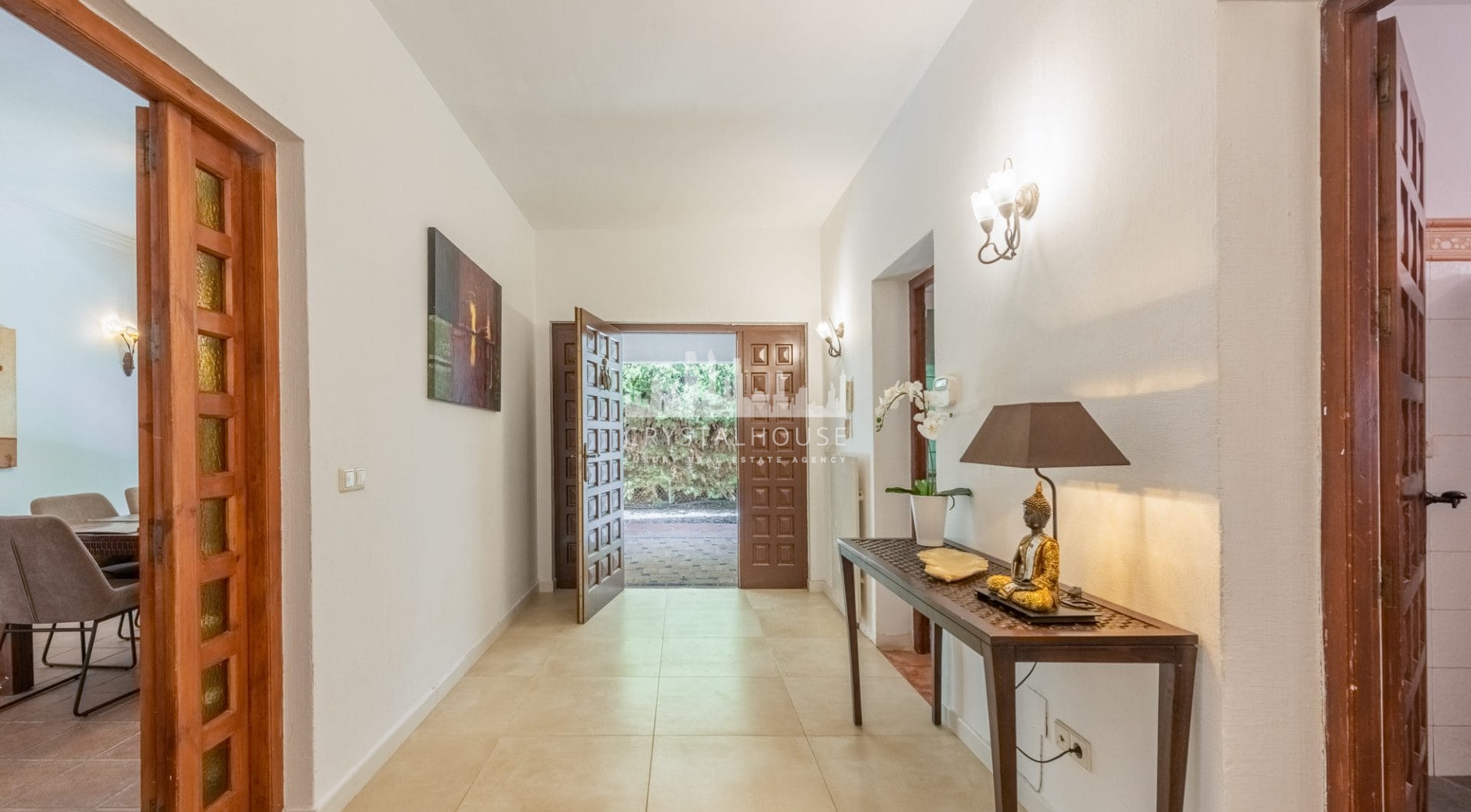 Styl Andalucia z dużym spiskiem 1,700sq.m. znajduje się w pobliżu Atalaya Golf Club! Duża szansa inwestycji!