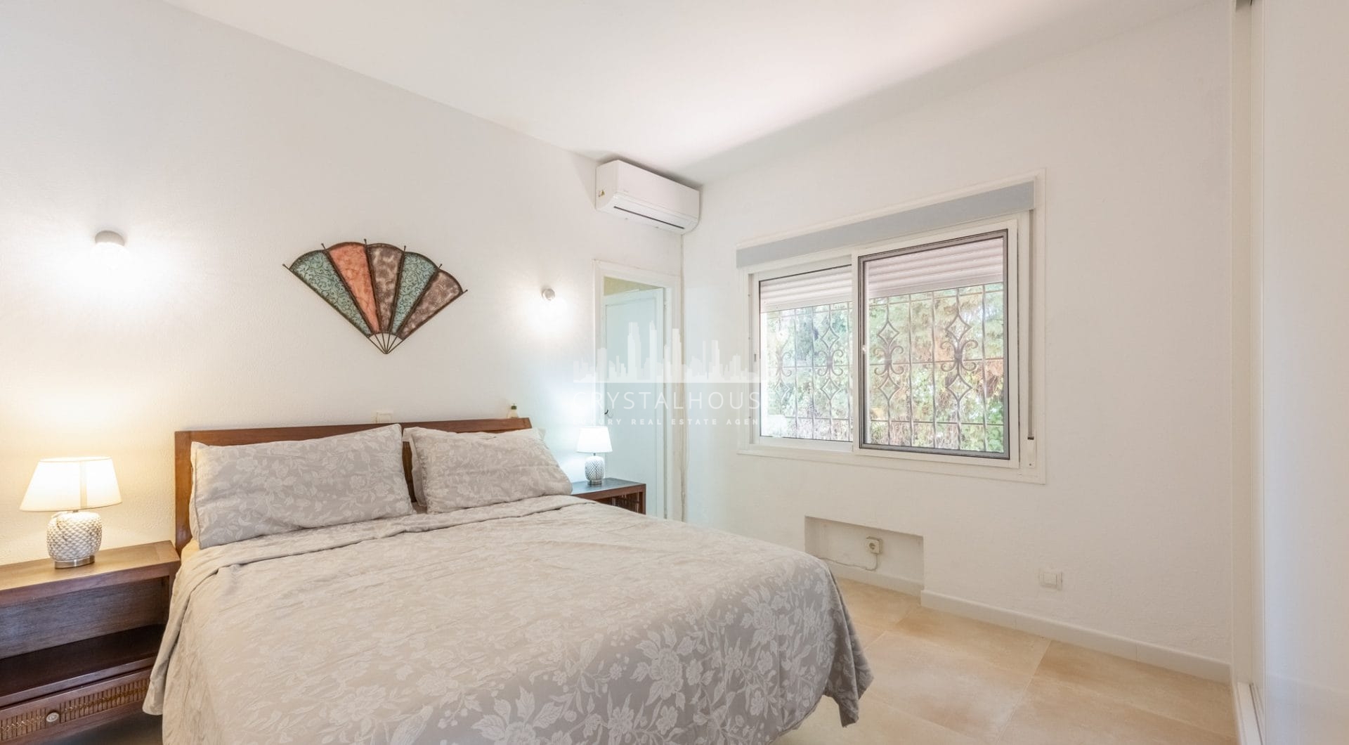 Styl Andalucia z dużym spiskiem 1,700sq.m. znajduje się w pobliżu Atalaya Golf Club! Duża szansa inwestycji!