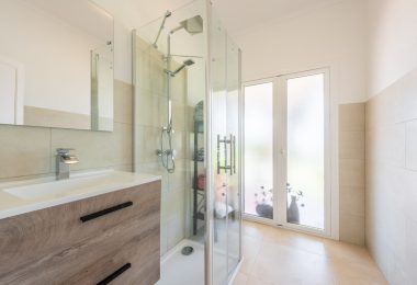 Styl Andalucia z dużym spiskiem 1,700sq.m. znajduje się w pobliżu Atalaya Golf Club! Duża szansa inwestycji!