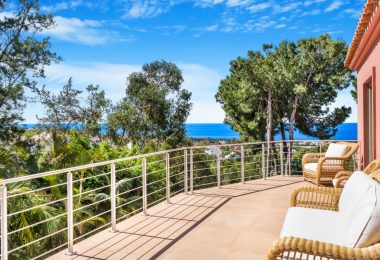 Wspaniałe sześć sypialni Villa zlokalizowane w Hacienda Las Chapas, Marbella z zaskakującymi widokami morza