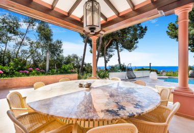 Wspaniałe sześć sypialni Villa zlokalizowane w Hacienda Las Chapas, Marbella z zaskakującymi widokami morza