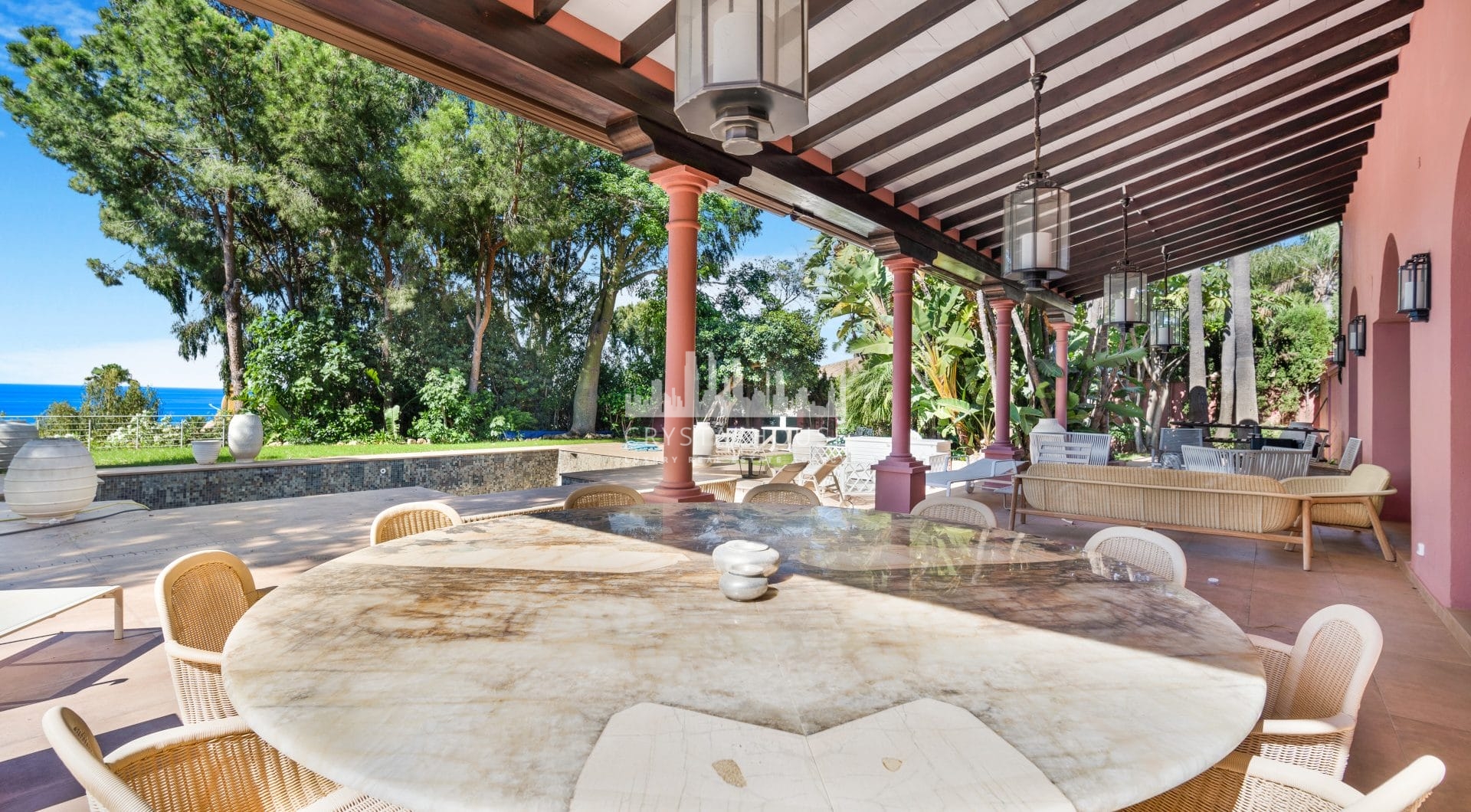 Wspaniałe sześć sypialni Villa zlokalizowane w Hacienda Las Chapas, Marbella z zaskakującymi widokami morza