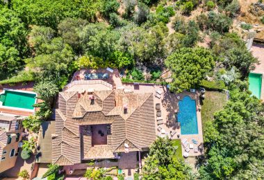 Wspaniałe sześć sypialni Villa zlokalizowane w Hacienda Las Chapas, Marbella z zaskakującymi widokami morza