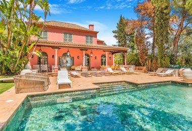 Wspaniałe sześć sypialni Villa zlokalizowane w Hacienda Las Chapas, Marbella z zaskakującymi widokami morza