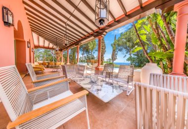 Wspaniałe sześć sypialni Villa zlokalizowane w Hacienda Las Chapas, Marbella z zaskakującymi widokami morza
