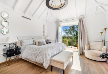 Wspaniałe sześć sypialni Villa zlokalizowane w Hacienda Las Chapas, Marbella z zaskakującymi widokami morza