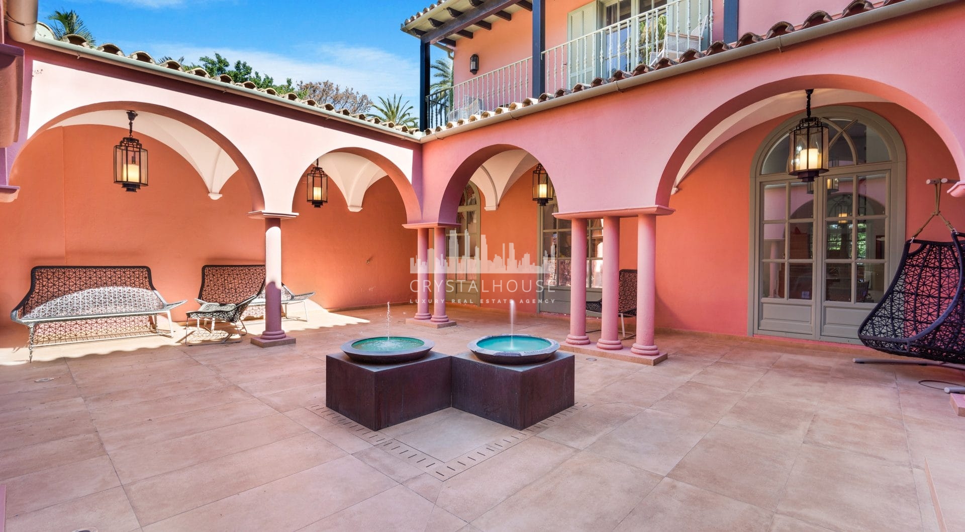 Wspaniałe sześć sypialni Villa zlokalizowane w Hacienda Las Chapas, Marbella z zaskakującymi widokami morza