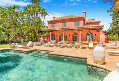 Wspaniałe sześć sypialni Villa zlokalizowane w Hacienda Las Chapas, Marbella z zaskakującymi widokami morza
