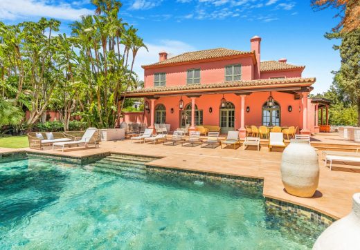 Wspaniałe sześć sypialni Villa zlokalizowane w Hacienda Las Chapas, Marbella z zaskakującymi widokami morza