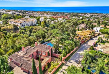 Wspaniałe sześć sypialni Villa zlokalizowane w Hacienda Las Chapas, Marbella z zaskakującymi widokami morza