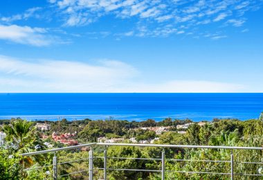 Wspaniałe sześć sypialni Villa zlokalizowane w Hacienda Las Chapas, Marbella z zaskakującymi widokami morza