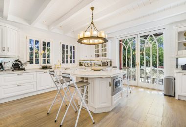 Wspaniałe sześć sypialni Villa zlokalizowane w Hacienda Las Chapas, Marbella z zaskakującymi widokami morza