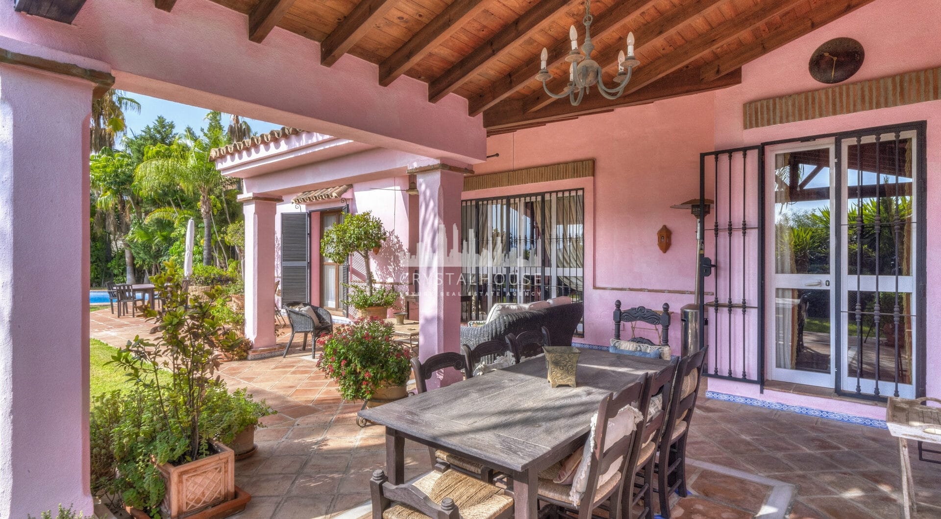 Zamieszanie pięciopokojowej willi Andalusian w bramie Puerto de Los Almendros, Benahavis z gościnnym apartamentem