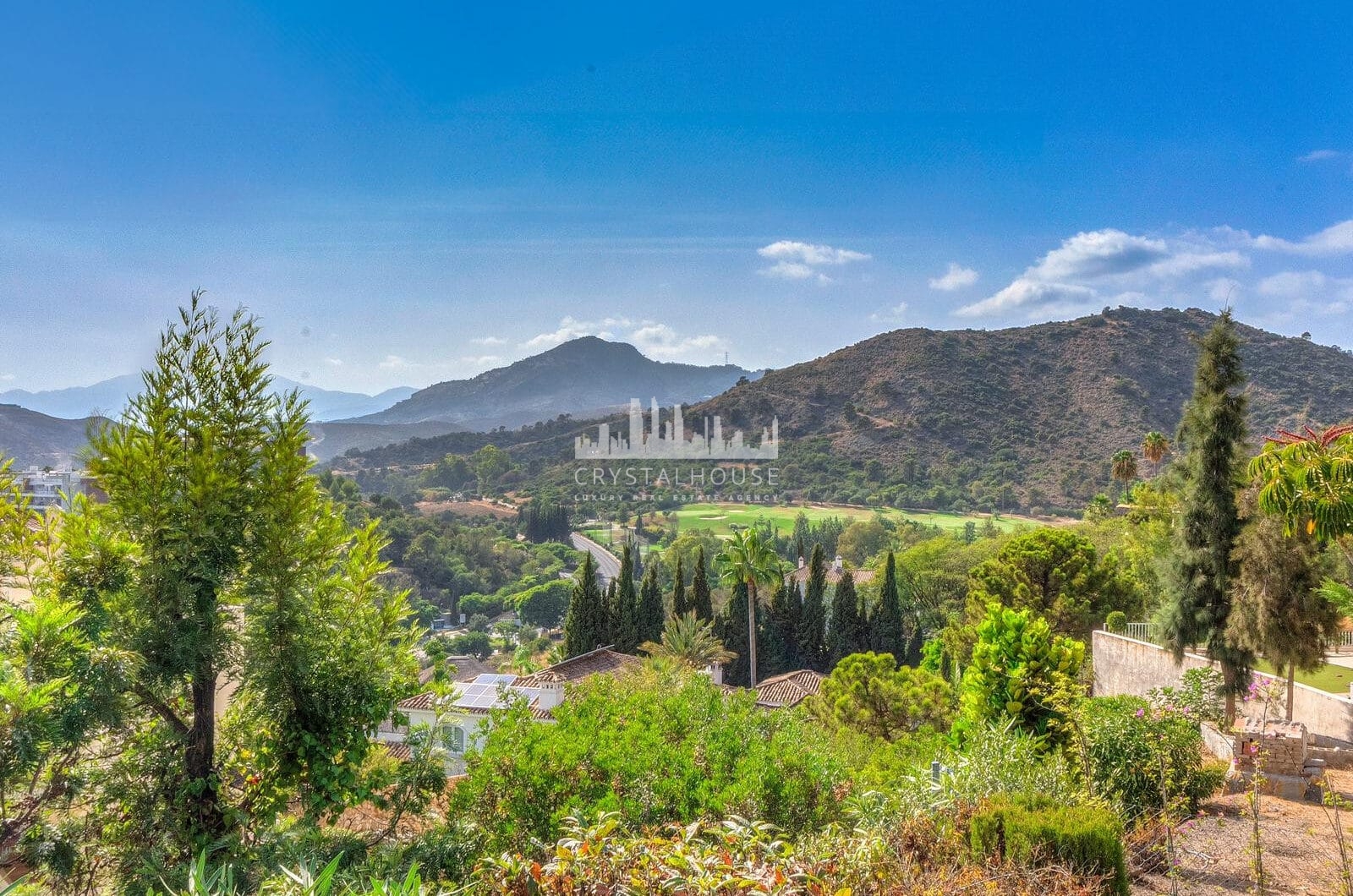 Zamieszanie pięciopokojowej willi Andalusian w bramie Puerto de Los Almendros, Benahavis z gościnnym apartamentem