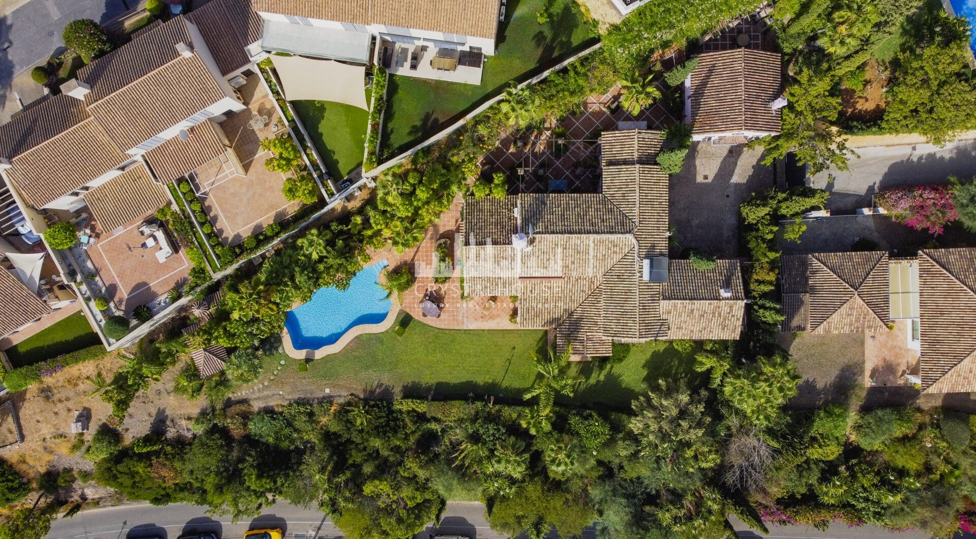 Zamieszanie pięciopokojowej willi Andalusian w bramie Puerto de Los Almendros, Benahavis z gościnnym apartamentem