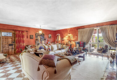 Zamieszanie pięciopokojowej willi Andalusian w bramie Puerto de Los Almendros, Benahavis z gościnnym apartamentem