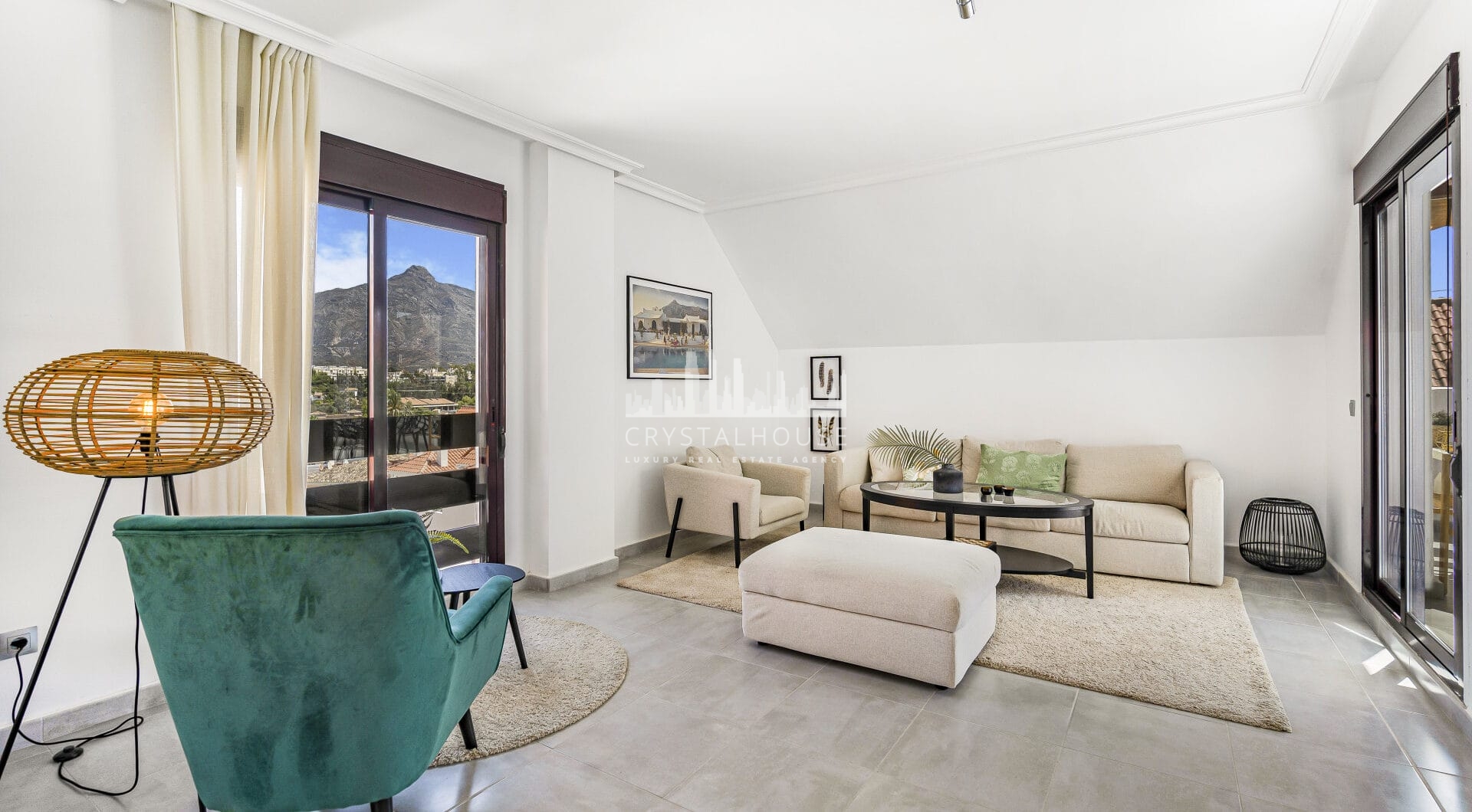 Duplex penthouse in popular community in Nueva Andalucia