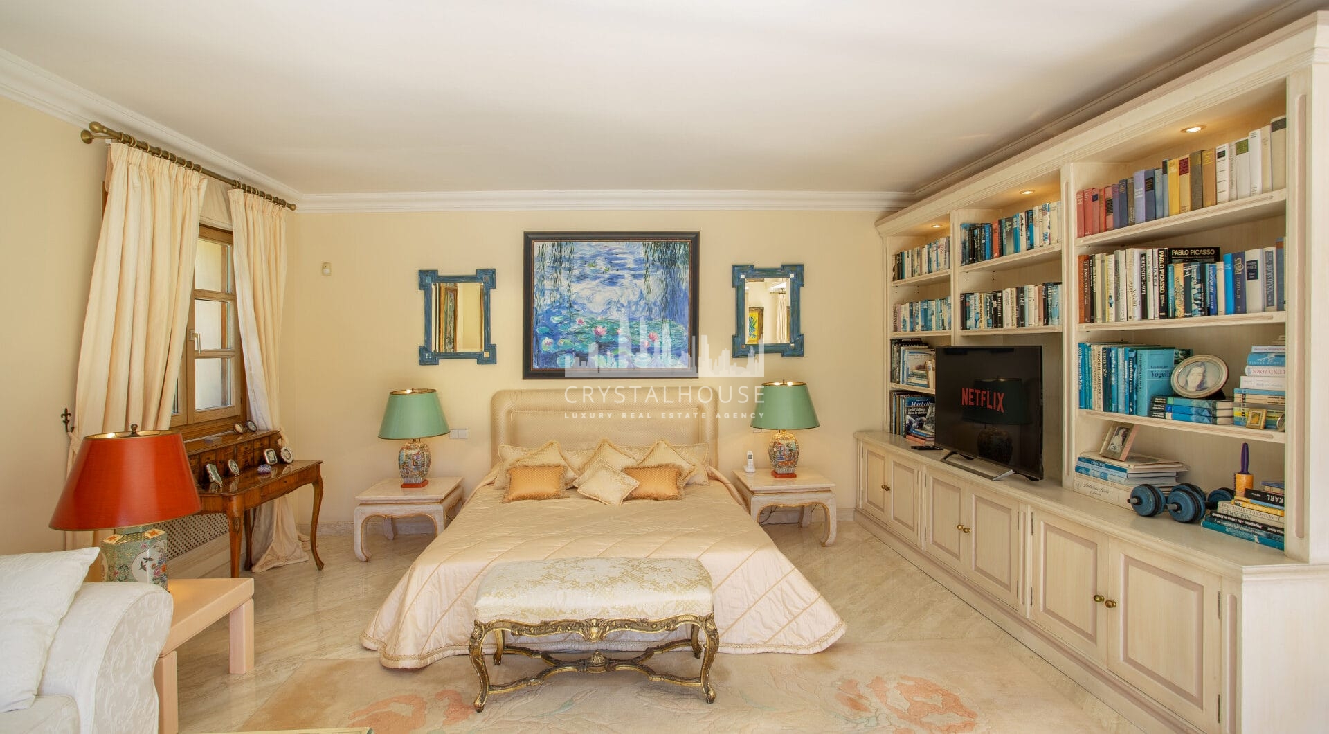 SPECTACULAR 5-BEDROOM LUXURY VILLA LOCATED IN NUEVA ANDALUCIA