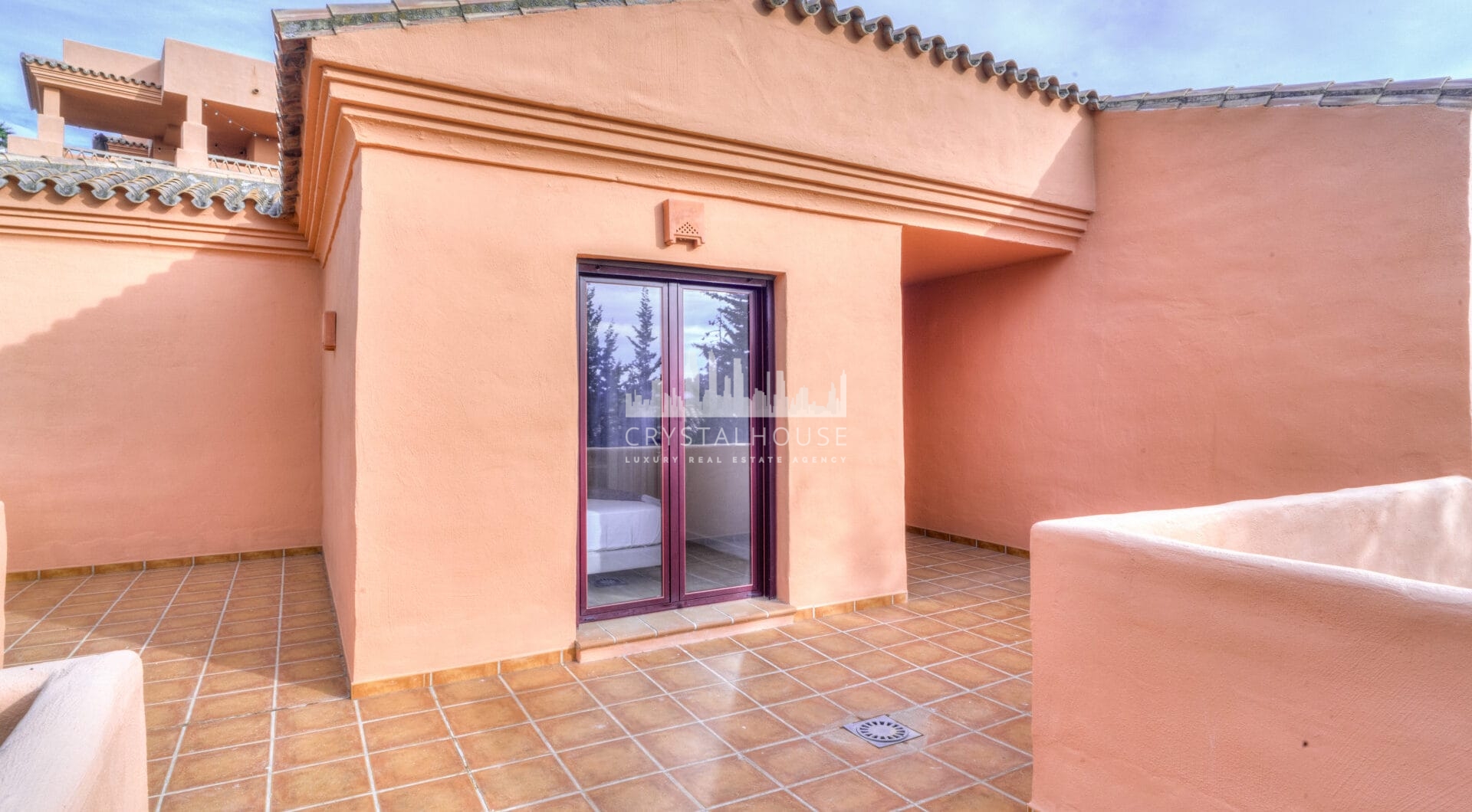 Wonderful three bedroom duplex apartment located in Urbanisation Royal Marbella Golf Resort, Benahavis