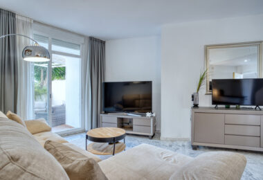 Fully renovated two bedroom, ground floor apartment in the well-known and gated community Marbella Real