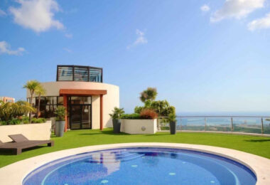 Elegant Duplex in Samara Resort, Altos de Los Monteros, Marbella