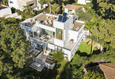 Modern Luxury in Lower Nueva Andalucía – A Must-See Villa!