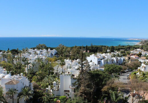 Alhambra del Mar - Beachfront complex on the Golden Mile of Marbella