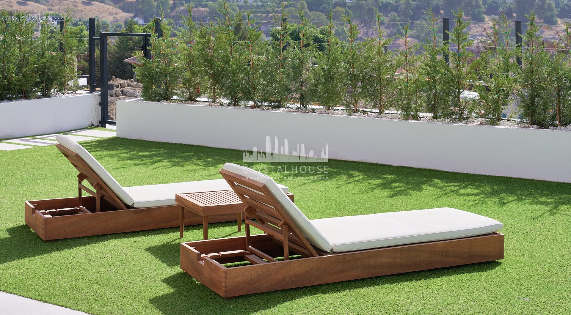 New development of luxury apartments in a prime location next to Puerto Banús