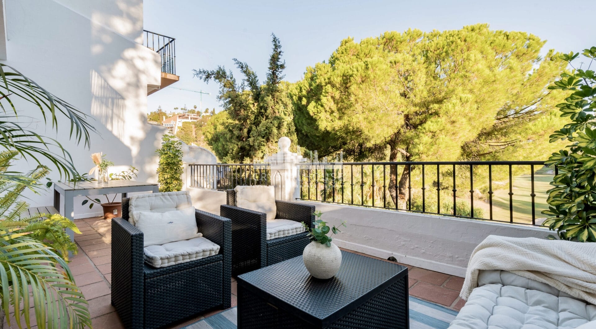 Modern townhouse with beautiful golf views!