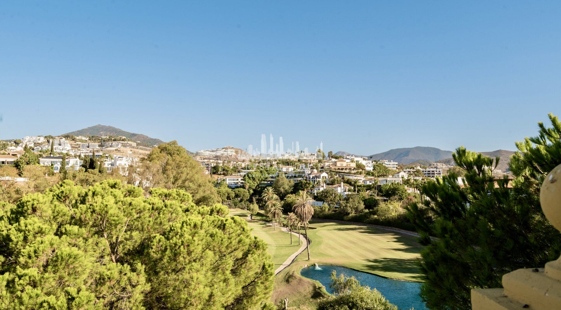 Modern townhouse with beautiful golf views!