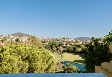 Modern townhouse with beautiful golf views!