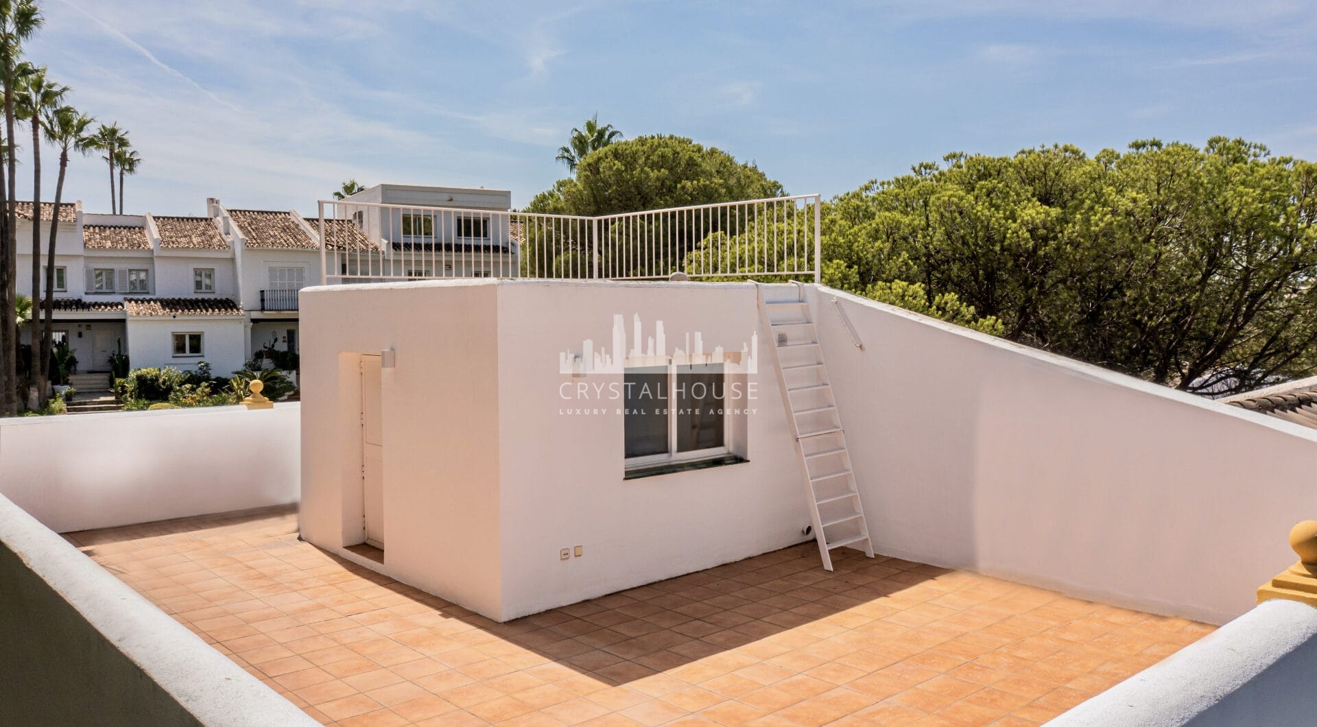 Modern townhouse with beautiful golf views!