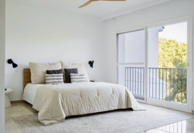 Modern townhouse with beautiful golf views!