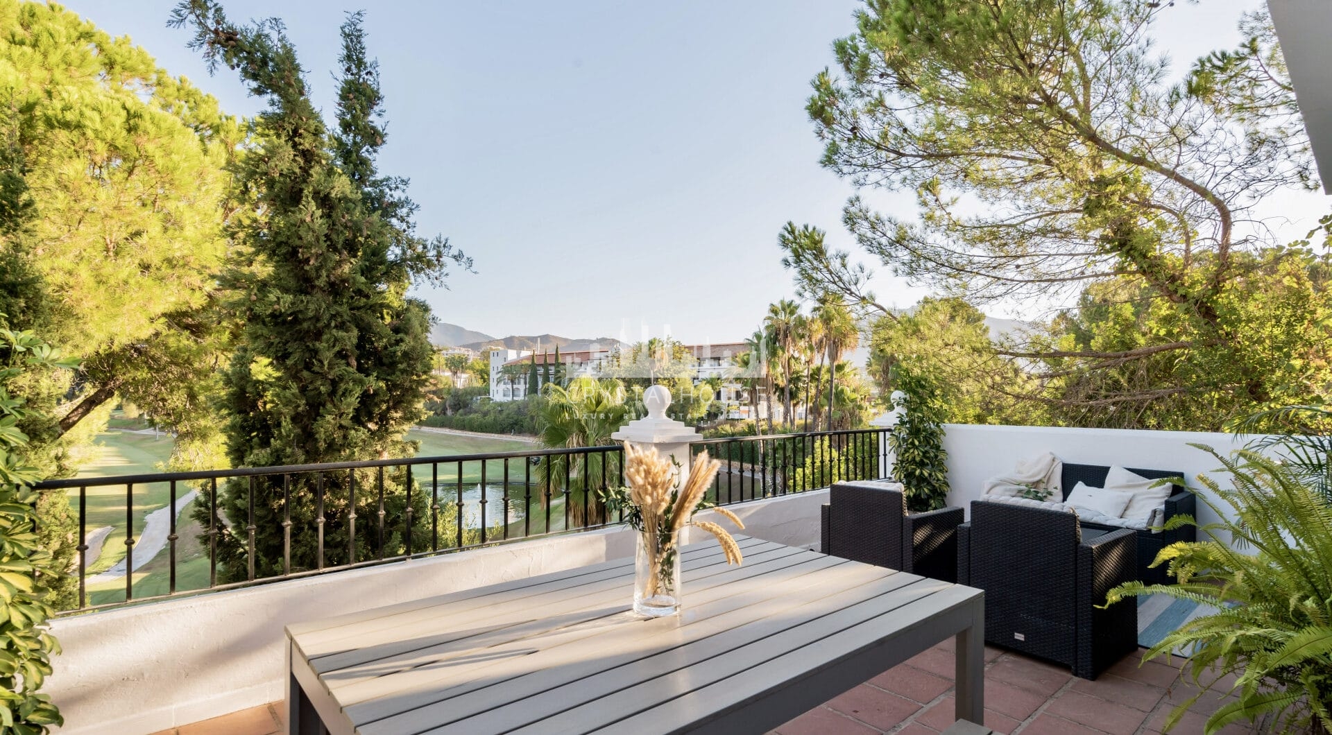 Modern townhouse with beautiful golf views!
