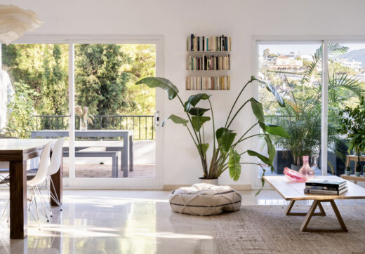 Modern townhouse with beautiful golf views!