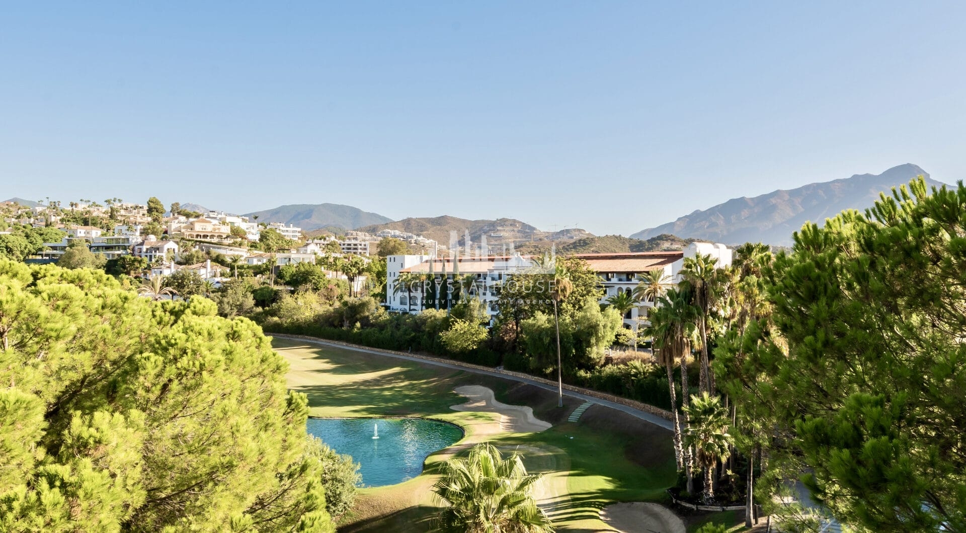 Modern townhouse with beautiful golf views!