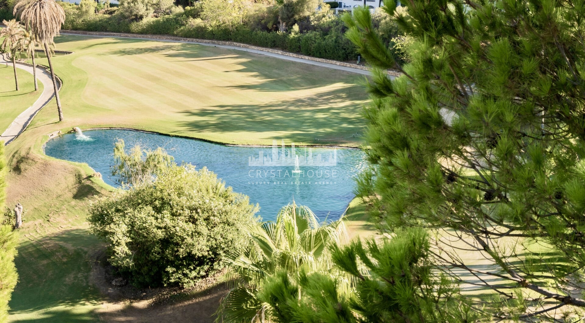 Modern townhouse with beautiful golf views!
