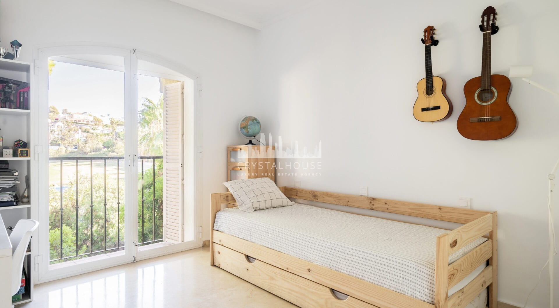 Modern townhouse with beautiful golf views!