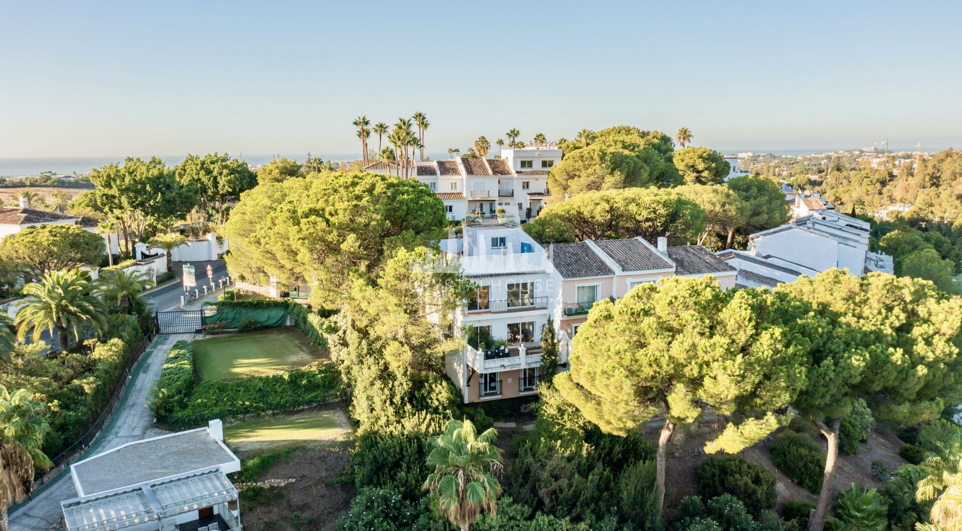 Modern townhouse with beautiful golf views!
