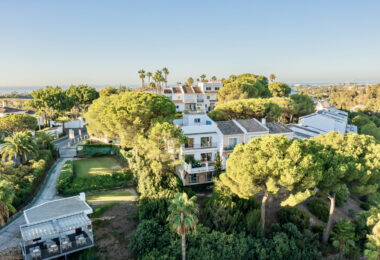 Modern townhouse with beautiful golf views!