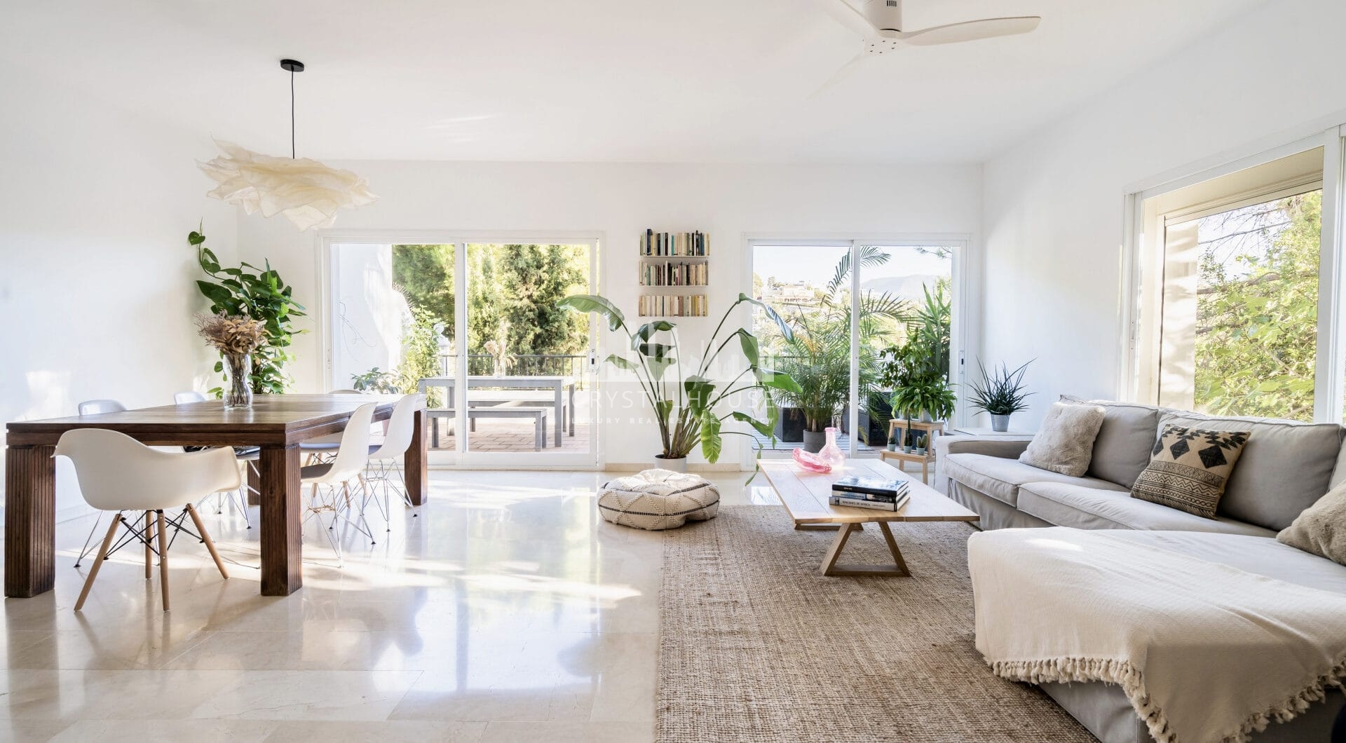 Modern townhouse with beautiful golf views!