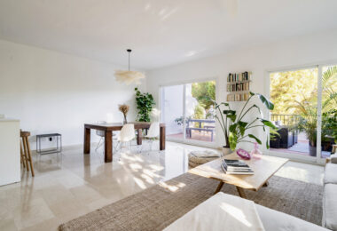 Modern townhouse with beautiful golf views!