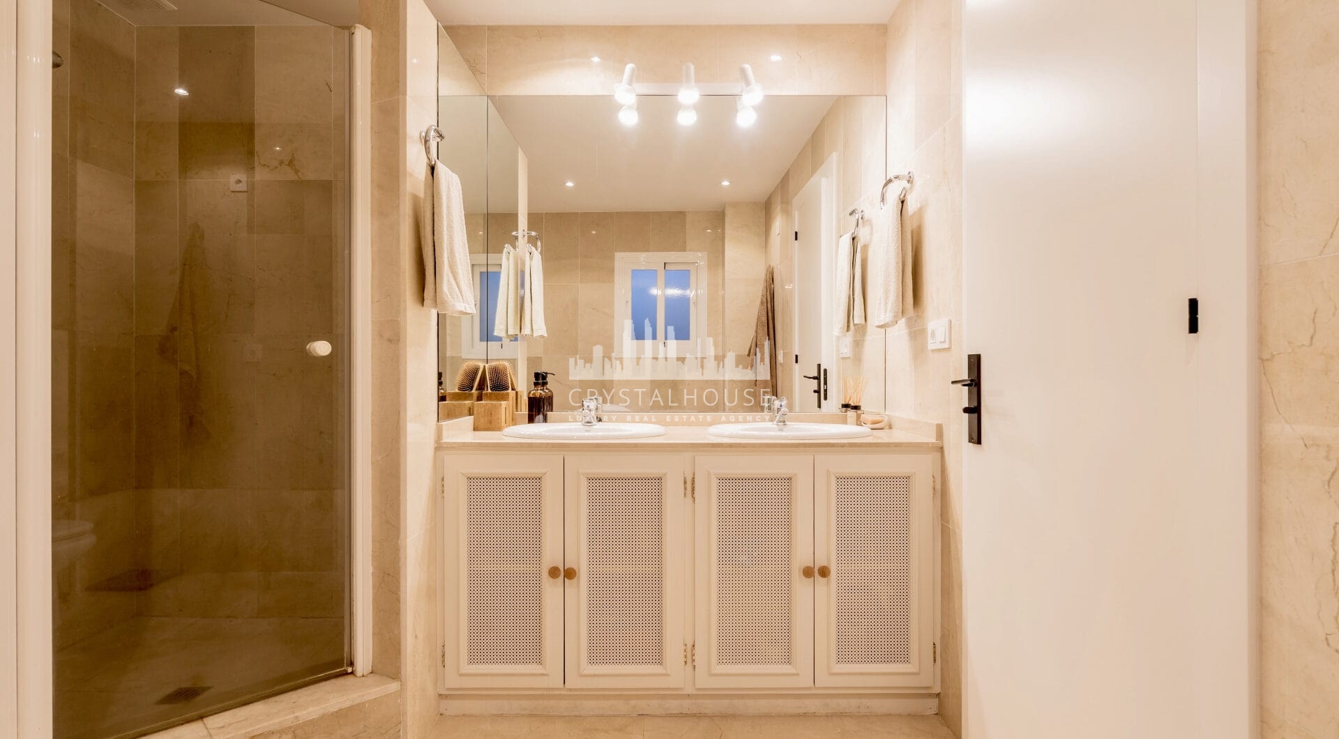 Modern townhouse with beautiful golf views!
