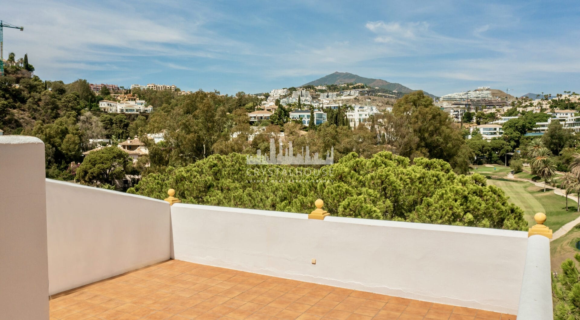 Modern townhouse with beautiful golf views!