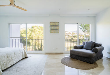 Modern townhouse with beautiful golf views!