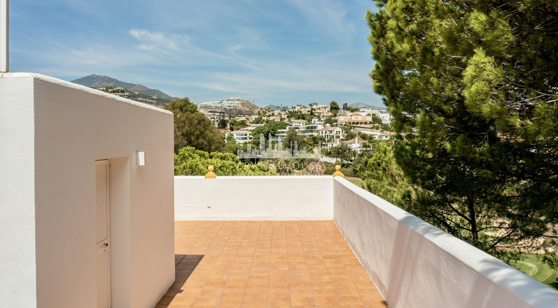Modern townhouse with beautiful golf views!