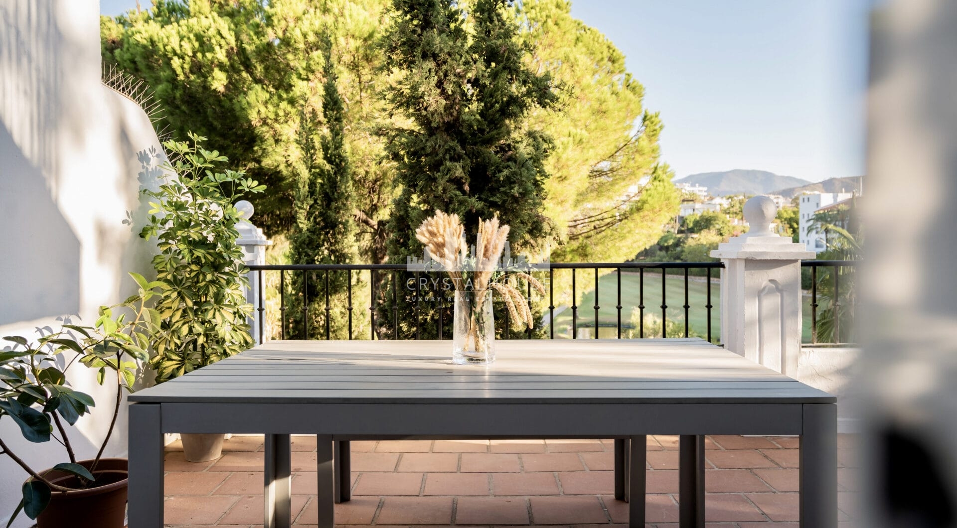 Modern townhouse with beautiful golf views!
