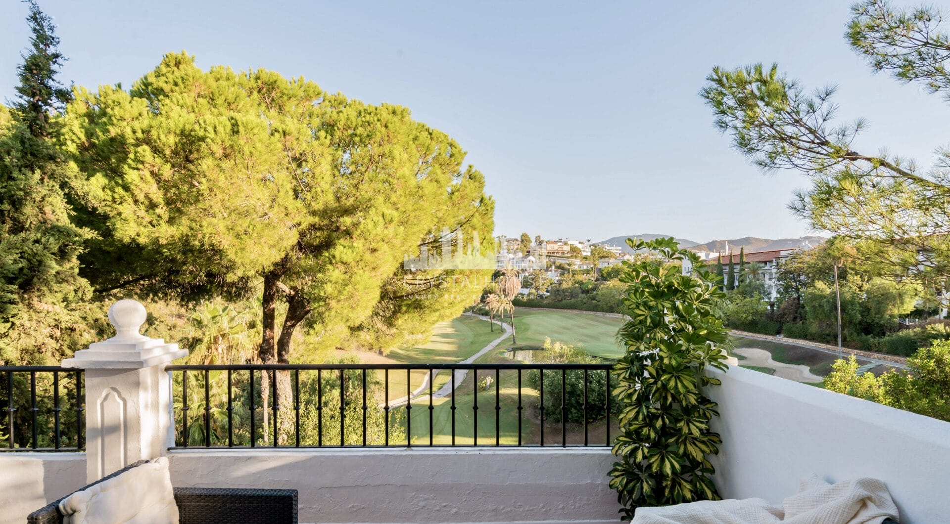 Modern townhouse with beautiful golf views!