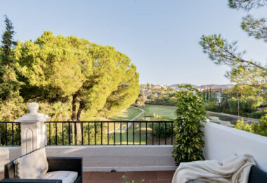 Modern townhouse with beautiful golf views!